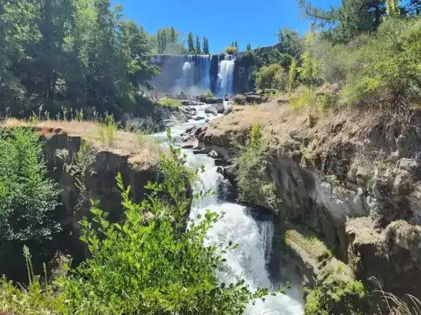 Vista panorámica de las cascadas de Saltos del Laja, Región del Biobío